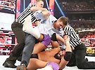 愤怒的科迪·罗兹冲进耶稣的比赛中《RAW 2013.7.16》