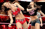 布里·贝拉 vs AJ《WWE2013地狱牢笼大赛》