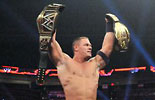 塞纳和兰迪签订TLC比赛合同《RAW 2013.12.3》