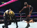 【中文解说】WWE马克亨利&吉米兄弟vs金粉人科迪罗兹&金人&博达拉斯