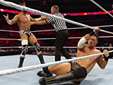 【中文官方解说】WWE洲际冠军赛！扎克雷德vs米兹&玛丽斯(2016.06.09) - wwe美国